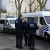 Cảnh sát Bỉ làm nhiệm vụ trong chiến dịch truy quét khủng bố ở Anderlecht ngày 8/4 vừa qua. (Ảnh: AFP/TTXVN) 