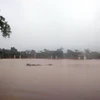 Mưa to kèm theo xả lũ đã làm ngập lụt ở xã Cẩm Duệ, huyện Cẩm Xuyên, tỉnh Hà Tĩnh. (Ảnh: TTXVN phát)