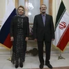 Chủ tịch Quốc hội Iran Ali Larijani (phải) và Chủ tịch Hội đồng Liên bang Nga (Thượng viện) Valentina Ivanovna Matvienko. (Ảnh: AP/TTXVN) 