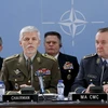 Chủ tịch Ủy ban quân sự NATO, Tướng Petr Pavel (trái) phát biểu tại một cuộc họp Ủy ban quân sự NATO ở Brussels, Bỉ. (Ảnh: EPA/TTXVN)