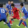 Pha cầm bóng đột phá của tiền vệ Tuấn Anh-số 8-Việt Nam. (Ảnh: Quốc Khánh/TTXVN)