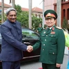 Bộ trưởng Quốc phòng Việt Nam, Đại tướng Ngô Xuân Lịch đón Bộ trưởng Quốc phòng Ấn Độ Manohar Parrika tại Hà Nôi hồi tháng Sáu vừa qua. (Ảnh: Trọng Đức/TTXVN)