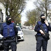 Cảnh sát Bỉ làm nhiệm vụ trong chiến dịch truy quét khủng bố ở Brussels ngày 9/4 vừa qua. (Ảnh: AFP/TTXVN)