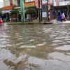 Mưa lớn làm ngập lụt trên đường Trần Cao Vân, thành phố Tam Kỳ. (nh: Đỗ Trưởng/TTXVN)