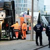 Cảnh sát phong tỏa hiện trường vụ đâm xe tải vào khu chợ Giáng Sinh đông đúc ở trung tâm thủ đô Berlin của Đức. (Ảnh: AFP/TTXVN)