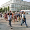 Du khách quốc tế tham quan phố đi bộ Nguyễn Huệ, Thành phố Hồ Chí Minh. (Ảnh: An Hiếu/TTXVN)
