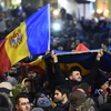 Người biểu tình tại Bucharest. (Ảnh: AFP/TTXVN)