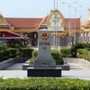 Cột mốc số 313 tại cặp cửa khẩu quốc tế Hà Tiên ở thị xã Hà Tiên, tỉnh Kiên Giang và Preak Chak thuộc huyện Kompong Trach, tỉnh Kampot của Campuchia. (Ảnh: Lê Huy Hải/TTXVN)