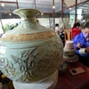 Sản phẩm của làng gốm Chu Đậu ngày càng phong phú và đa dạng. (Ảnh: Huy Hùng/TTXVN)