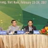 Chủ tịch SOM APEC 2017 Bùi Thanh Sơn (thứ hai từ phải sang) phát biểu. (Ảnh: Doãn Tấn/)TXVN