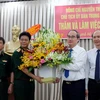 Chủ tịch MTTQ Việt Nam Nguyễn Thiện Nhân đến thăm, chúc mừng tập thể cán bộ, bác sỹ, nhân viên y tế Bệnh viện Quân y 175 thuộc Bộ Quốc phòng. (Ảnh: Thế Anh/TTXVN)