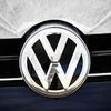 Biểu tượng của hãng Volkswagen tại nhà máy sản xuất ôtô ở Wolfsburg, Đức ngày 5/1 vừa qua. (Ảnh: EPA/TTXVN) 