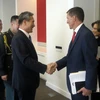 Cố vấn An ninh quốc gia Hàn Quốc Kim Kwan-jin (trái) trong cuộc gặp người đồng nhiệm Mỹ Mike Flynn tại Washington ngày 9/1 vừa qua. (Ảnh: YONHAP/TTXVN)