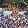 Nghi thức rước Đức Bồ Tát Quán Thế Âm tại lễ hội. (Ảnh: Trần Lê Lâm/TTXVN)