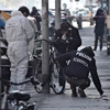 Cảnh sát Italy làm nhiệm vụ tại hiện trường vụ nổ. (Ảnh: EPA/TTXVN)