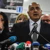 Lãnh đạo GERB, cựu Thủ tướng Boyko Borisov (giữa) trong cuộc họp báo tại Sofia sau khi kết quả sơ bộ cuộc bầu cử Quốc hội trước thời hạn được công bố ngày 26/3 vừa qua. (Ảnh: EPA/TTXVN)