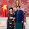 Phó Chủ tịch Quốc hội Tòng Thị Phóng tiếp bà Margaret Chan, Tổng Giám đốc Tổ chức Y tế thế giới. (Ảnh: Phương Hoa/TTXVN)