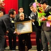 Quang cảnh một buổi lễ trao tặng Danh hiệu vinh dự Nhà nước "Bà mẹ Việt Nam Anh hùng." (Ảnh: Hồ Cầu/TTXVN)