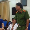 Đại tá Phạm Văn Sử, Phó Giám đốc Công an tỉnh Hòa Bình báo cáo tình hình vụ việc. (Ảnh: Nhan Sinh/TTXVN)