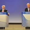 Hai nhà đàm phán của phía EU Michel Barnier và phía Anh David Davis. (Ảnh: Kim Chung/TTXVN)