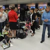 Hành khách tại sân bay Manchester. (Ảnh: AFP/TTXVN)
