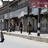 Binh sỹ Ấn Độ tuần tra trong giờ giới nghiêm ở Kashmir. (Ảnh: EPA/TTXVN)