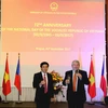 Đại sứ Hồ Minh Tuấn và Phó Chủ tịch Hạ viện Vojtech Filip cùng nâng cốc mở đầu tiệc chiêu đãi. (Ảnh: Trần Quang Vinh/TTXVN)