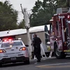 Lực lượng cứu hỏa làm nhiệm vụ tại hiện trường vụ nổ nhà máy hóa chất Arkema SA ở Houston, bang Texas ngày 31/8 vừa qua. (Ảnh: AFP/TTXVN)