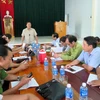 Phó Chủ tịch UBND tỉnh Quảng Nam chỉ đạo xử lý vụ phá rừng tại Tiên Lãnh. (Ảnh: Nguyễn Sơn/TTXVN)