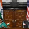 Bộ trưởng Quốc phòng Mỹ James Mattis (phải) và người đồng cấp Ấn Độ Nirmala Sitharaman tại cuộc họp báo ở New Delhi ngày 26/9. (Ảnh: AFP/TTXVN)