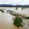 Cầu trên đường nối đường N5 vào xã Trù Sơn, Đô Lương, tỉnh Nghệ An, bị nước chia cắt, ảnh hưởng tới việc đi lại của người dân. (Ảnh: Thanh Tùng/TTXVN)