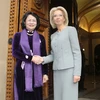 Chủ tịch Quốc hội Latvia Inara Murniece đón Phó Chủ tịch nước Đặng Thị Ngọc Thịnh. (Ảnh: Doãn Tấn/TTXVN) 