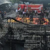 Cảnh sát Indonesia điều tra tại hiện trường vụ nổ. (Ảnh: AFP/TTXVN)