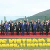 Chủ tịch nước Trần Đại Quang và các Trưởng đoàn chụp ảnh chung. (Ảnh: TTXVN)