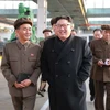 Nhà lãnh đạo Triều Tiên Kim Jong-un thăm xưởng đóng tàu ngầm. (Nguồn: Reuters)