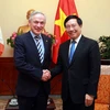 Phó Thủ tướng, Bộ trưởng Bộ Ngoại giao Phạm Bình Minh tiếp Bộ trưởng Giáo dục và Kỹ năng Ireland Richard Bruton đang thăm và làm việc tại Việt Nam. (Ảnh: An Đăng/TTXVN)