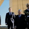 Tổng thống Algeria Abdelaziz Bouteflika và Tổng thống Pháp Emmanuel Macron. (Nguồn: Reuters)