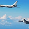 Các máy bay của Không quân Trung Quốc bao gồm máy bay ném bom H-6K (trái) và máy bay chiến đấu Su-30, bay tới phía Tây Thái Bình Dương. (Nguồn: CNS)