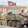 Một tên lửa đạn đạo tầm trung của Triều Tiên được giới thiệu tại lễ duyệt binh ở thủ đô Bình Nhưỡng tháng 10/2015. (Ảnh: Kyodo/TTXVN)