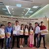 Các sinh viên Việt Nam khóa 2016-2017 tại Trung Tâm Nghiên Cứu Nông Nghiệp Sa Mạc Ramat Negev ở miền Trung Israel trong ngày lễ tốt nghiệp. (Ảnh: Việt Thắng/Vietnam+)