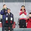 Chủ tịch Ủy ban Paralympic quốc tế Andrew Parsons (trái) và Tổng thống Hàn Quốc Moon Jae-in (thứ hai, trái) ở lễ bế mạc Paralympic PyeongChang 2018 tại PyeongChang, Hàn Quốc ngày 18/3. (Ảnh: Yonhap/TTXVN)