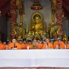 Hòa thượng Thích Thiện Thật, Phó Tăng trưởng Phật giáo Việt tông tại Thái Lan và các nhà sư, tăng sinh chùa Khánh An tiến hành các nghi lễ cầu siêu. (Ảnh: Sơn Nam/Vietnam+) 