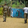 Binh sỹ Cameroon tuần tra tại Bafut. (Ảnh: AFP/TTXVN)