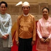 Tân Tổng thống Myanmar U Win Myint, đứng giữa.(Ảnh: THX/TTXVN)