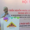 Ông Phạm Xuân Hồng , Chủ tịch Hội dệt may thêu đan Thành phố Hồ Chí Minh phát biểu tại hội thảo. (Ảnh: Xuân Anh/ TTXVN)