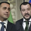 Lãnh đạo đảng M5S Luigi Di Maio và lãnh đạo đảng cực hữu Liên đoàn Matteo Salvini. (Ảnh: AFP/TTXVN) 