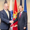 Đại sứ Phạm Quang Vinh và Bộ trưởng Quốc phòng James Mattis. (Ảnh: Đoàn Hùng/Vietnam+)