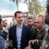 Tổng thống Syria Bashar al-Assad (giữa) thị sát mặt trận ở Đông Ghouta ngày 18/3. (Nguồn: THX/TTXVN)