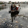Rác thải phủ đầy mặt sông Pasig ở Manila, Philippines ngày 3/6 vừa qua. (Ảnh: EPA/TTXVN)