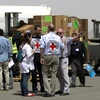 Các nhân viên Ủy ban Chữ thập đỏ quốc tế (ICRC) tại sân bay quốc tế Sanaa của Yemen. (Ảnh: AFP/TTXVN)